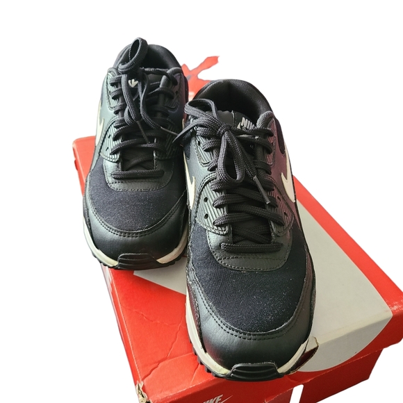 NIKE | WOMENS | AIR MAX 90 | BLACK & WHITE | SIZE 8 - Picture 4 of 12